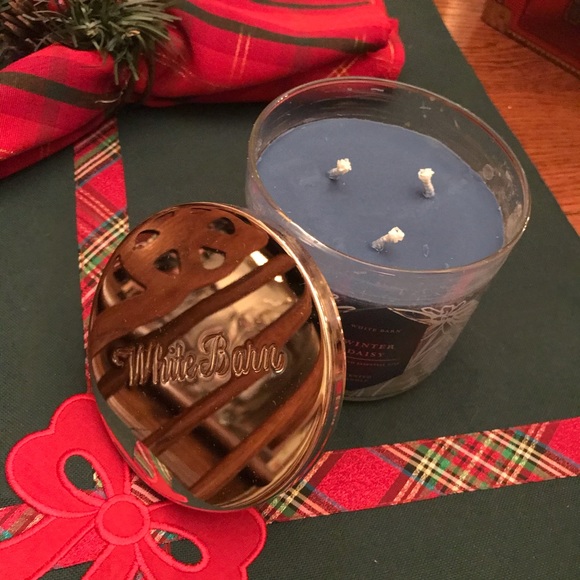 Bath & Body Works “Winter Daisy” 3 Wick Candle - Picture 2 of 4